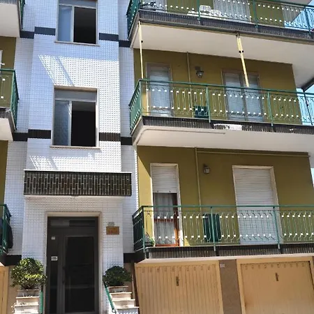 Apartamento Viale Repubblica 329 9 *
